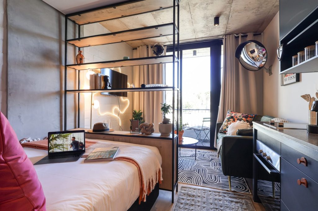 ea4f318d-cea9-482f-ad23-daf2262ea09f-1