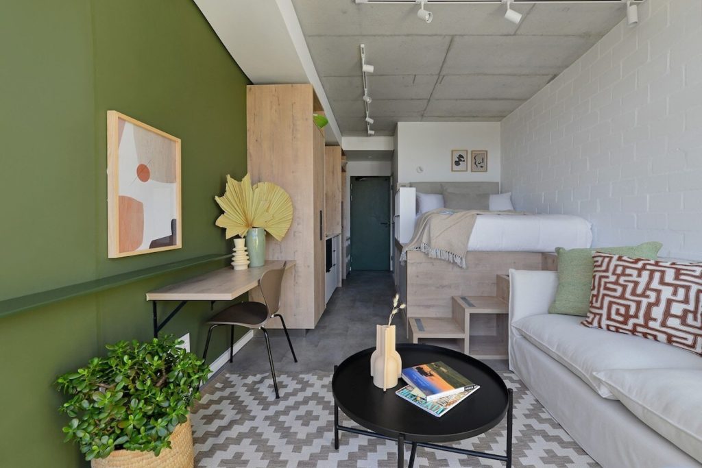 ea56dccc-7929-46d8-b7b8-c05572b0d107-1