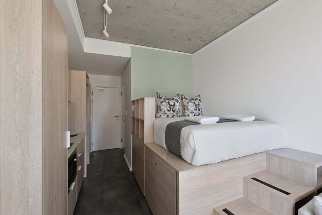 eaca19f9-6ff0-4b97-a1b3-fe379893135f-1