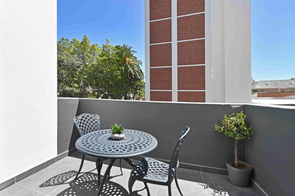 ec6a323d-ddde-4a6f-a26d-62a6d4b60282-1