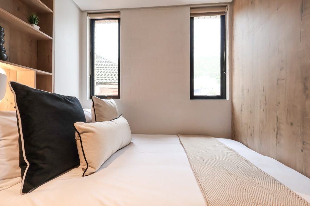 ec876cd6-f728-45ff-8605-fbd23c9325a9-1