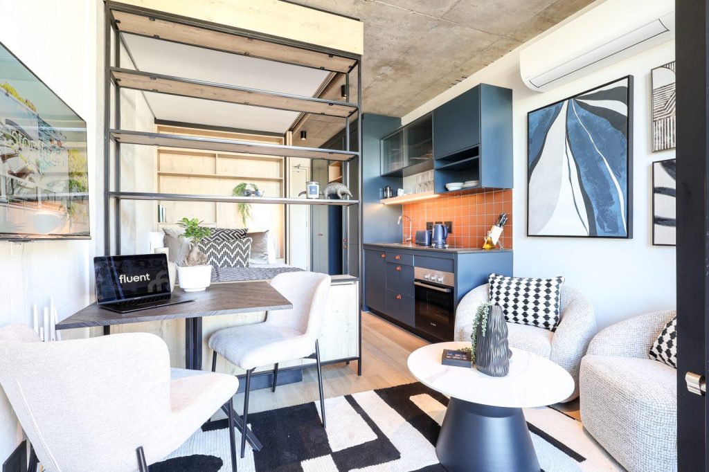 f02578eb-0feb-4e68-81ee-87f74f94b5bd-1