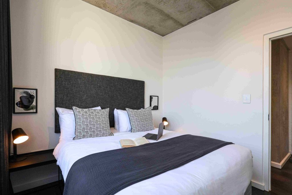 f112d40c-d47f-47a3-9d41-117635e670d6-1