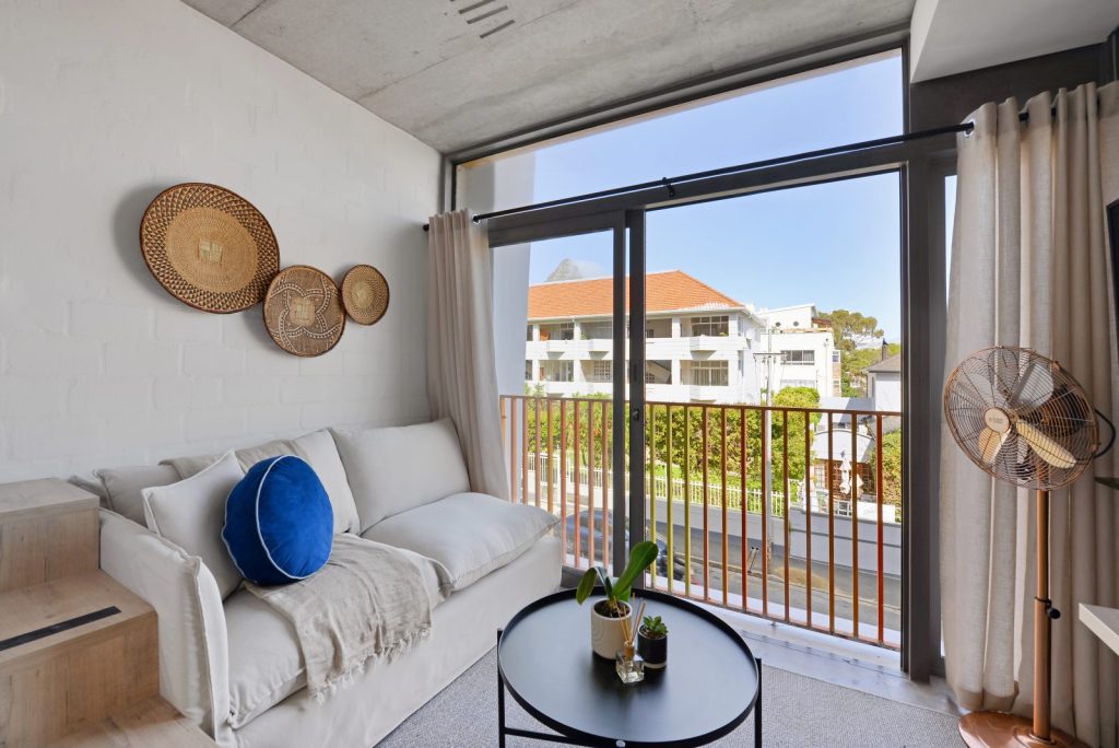 f20fb336-e2d8-4099-a36b-7b1dbc579fb5-1