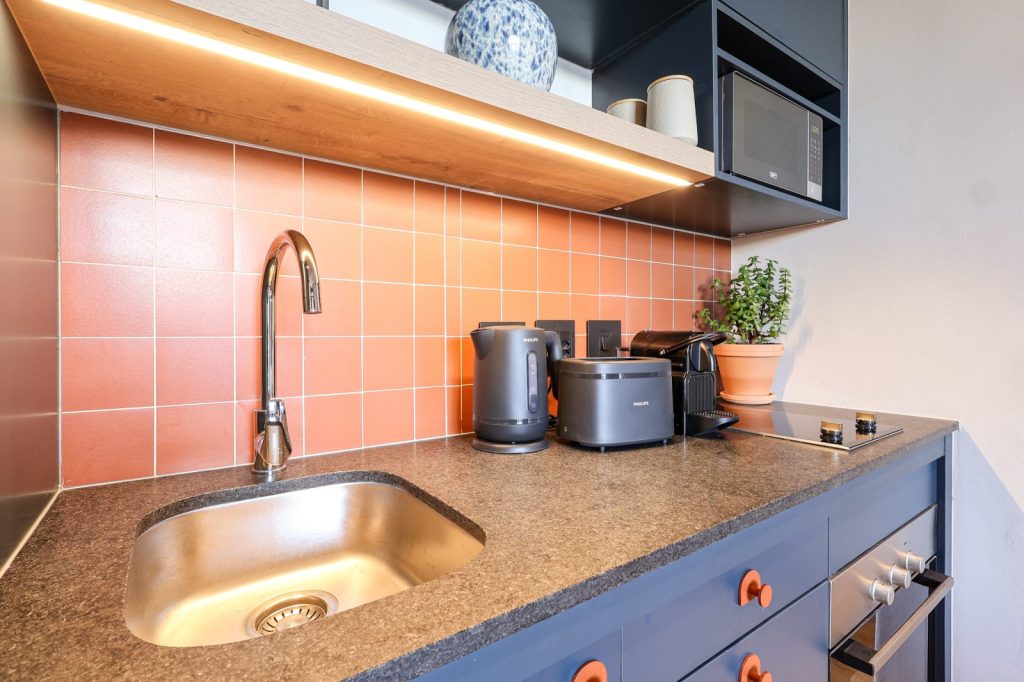 f45822af-6ee3-48cb-b9a6-63325b808fec-1