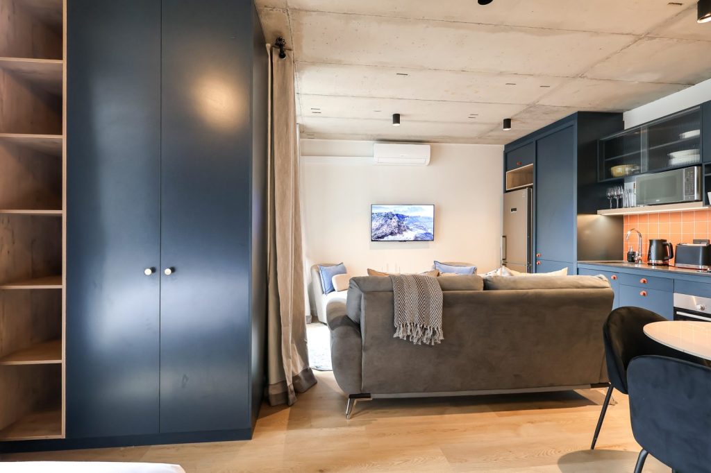 f4a37433-d089-4611-99e2-16eae2c40857-1