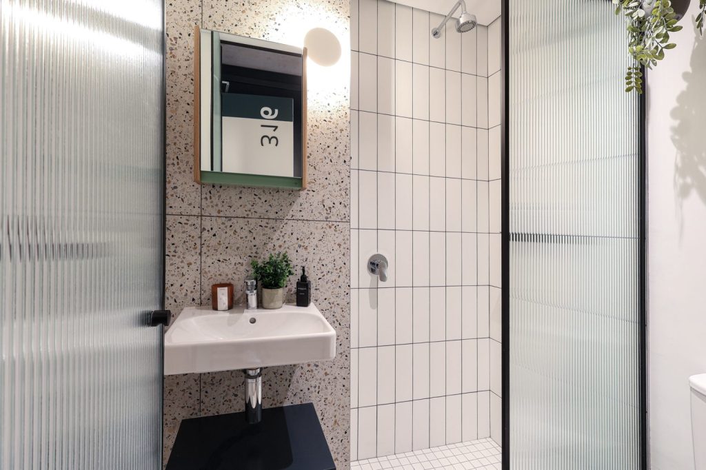 f4df7e34-de3f-438a-9be4-e7c4919983fb-1