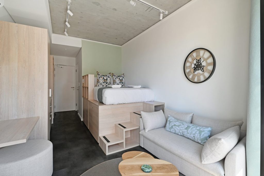 f77df325-d19e-476b-bca6-4cbf61058b5c-1