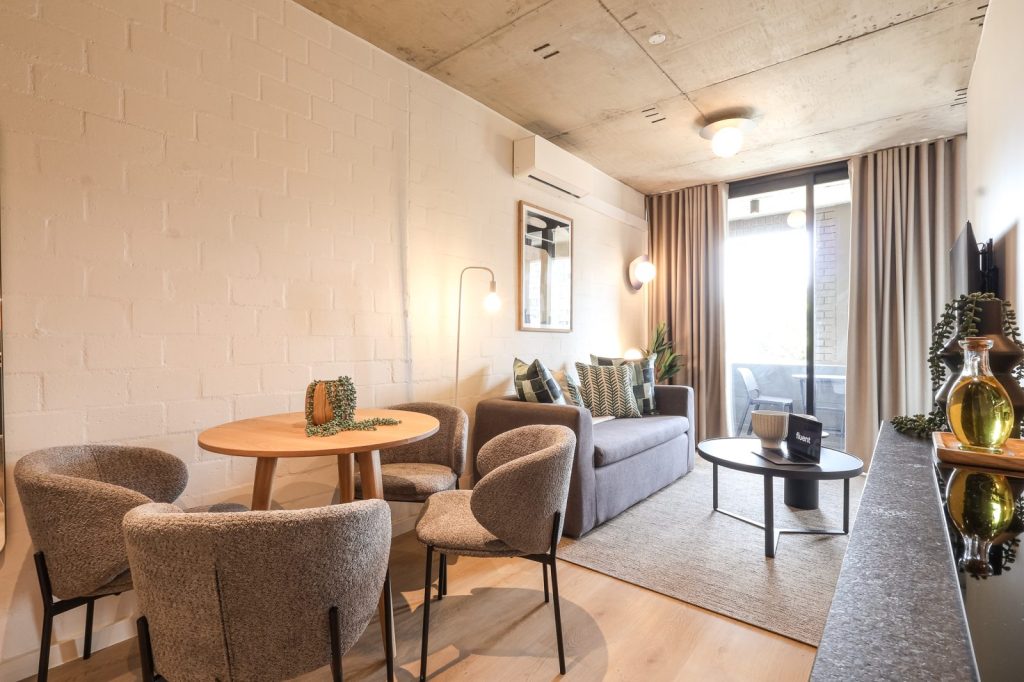 fb9b0fef-80e6-40d2-9406-38c00d7a85b7-1