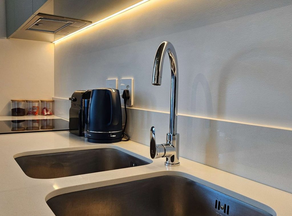 00a0a4a0-791f-4cf8-8b6a-b658078c1990