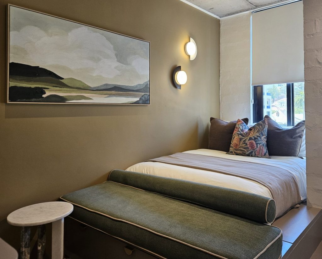 1c0f1c4b-5ed7-4424-bff6-531010f276ad-1