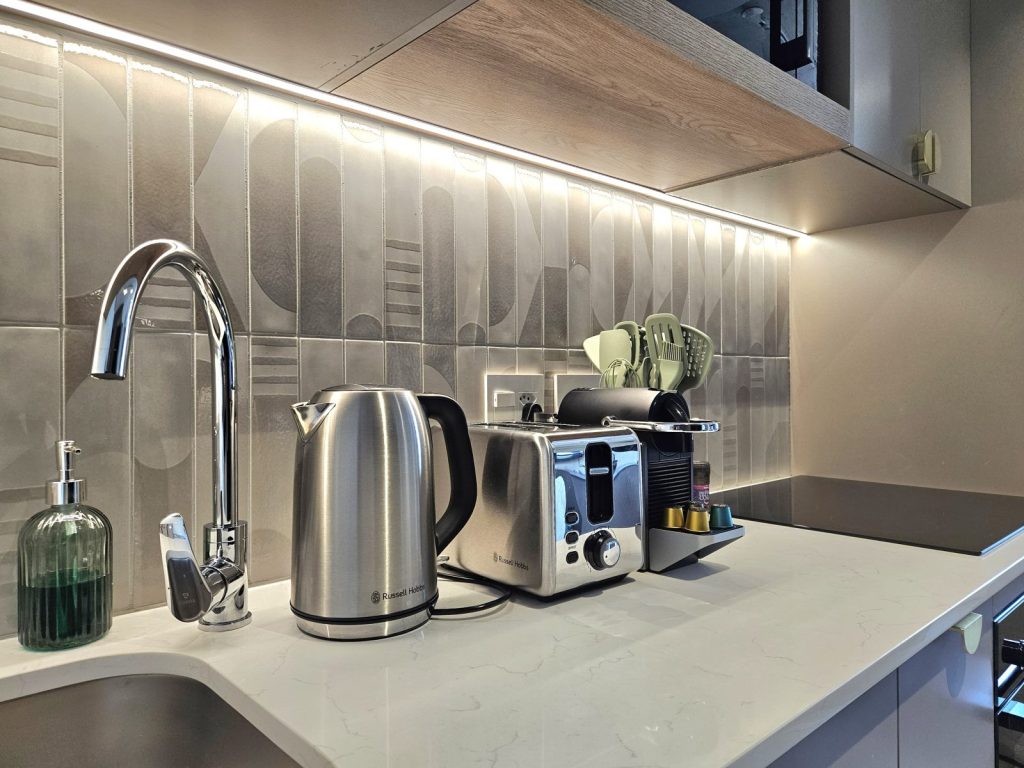 1cd43199-0ff3-4896-b90b-cf4764b22b7d-1