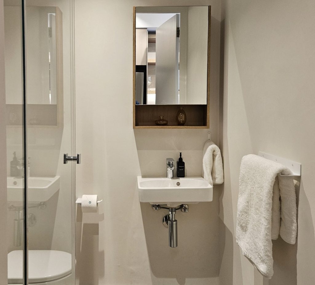 1d2d59ff-9fe0-4bab-a5b8-952c78cb69b5-1