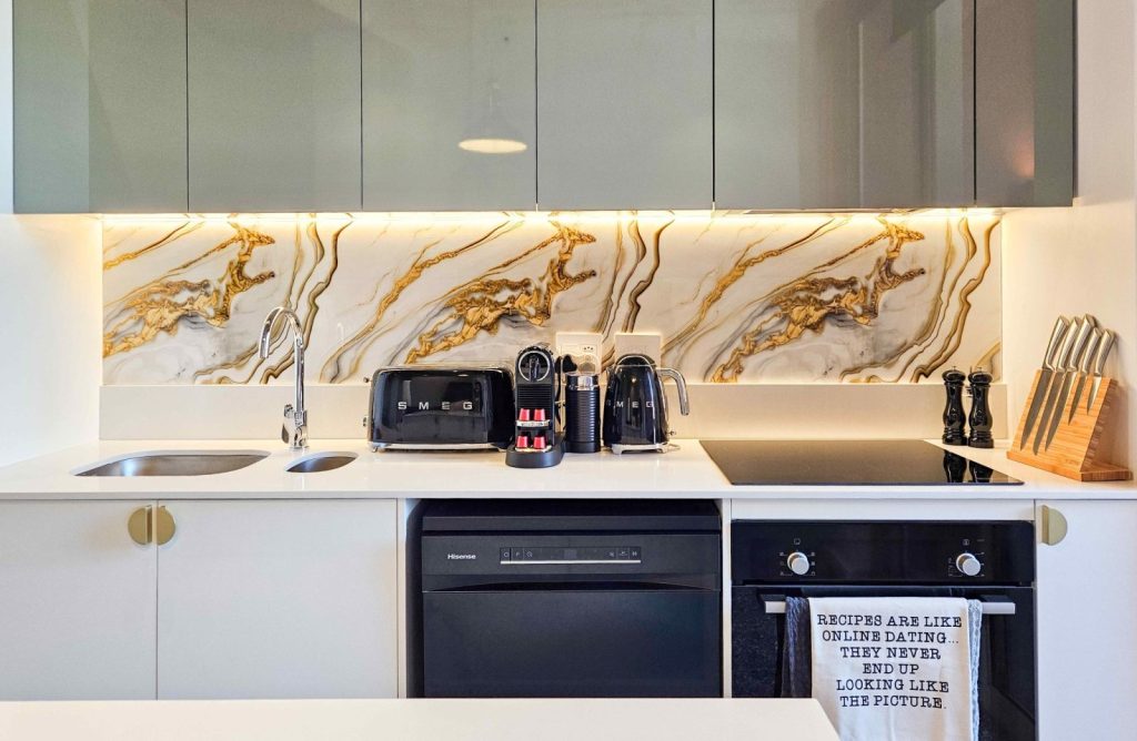 71cfc9f9-43a9-4fae-b1a7-52422f18f95e-1