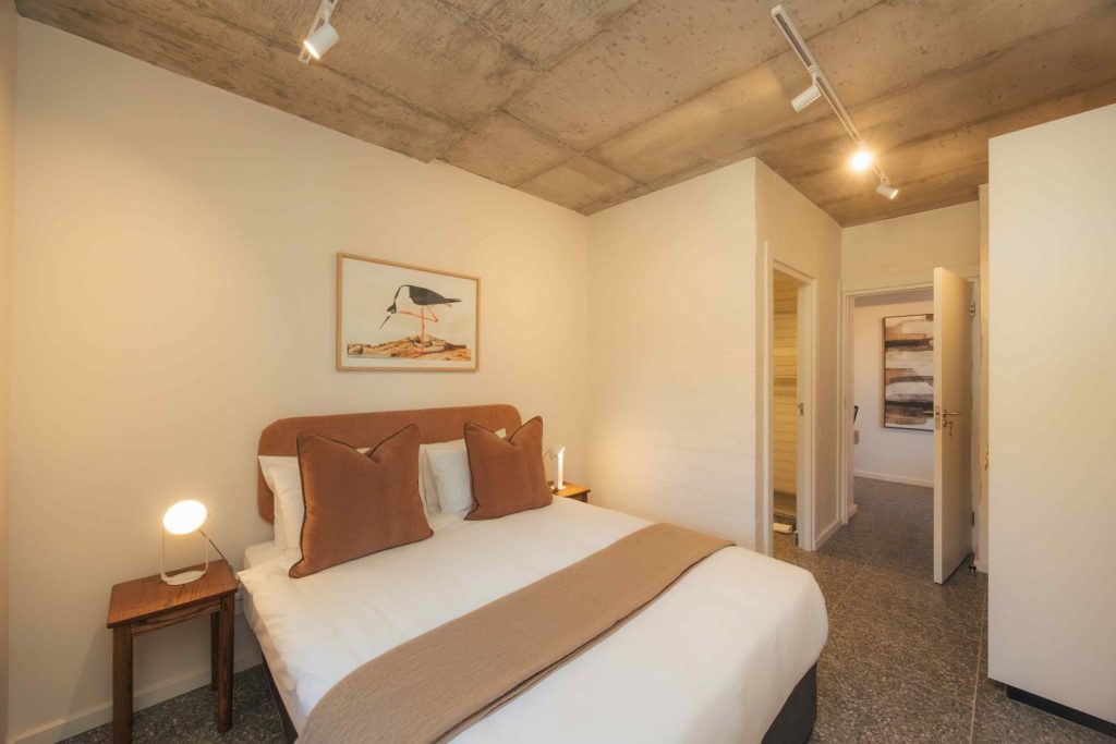 7e4d1e4c-f25c-4434-9592-a4806047f695-1