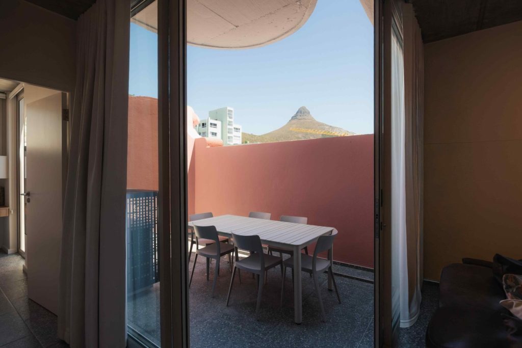 b0781eb9-97f1-473e-bcce-930712ace5e1