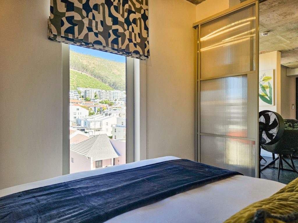 b7657251-6d94-451c-b6c3-736e2a1252cc-1