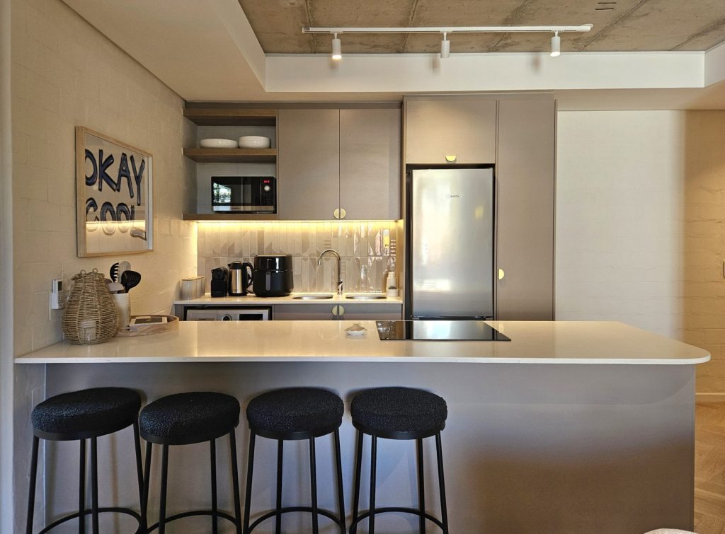 b7ae0958-eaab-402d-b737-e7a054db8fde