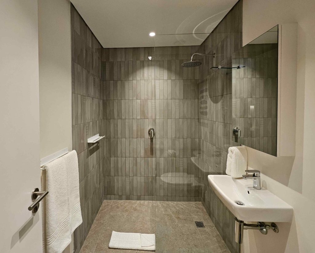 da606fe8-5a30-406e-8e61-9f302ee520e4-1