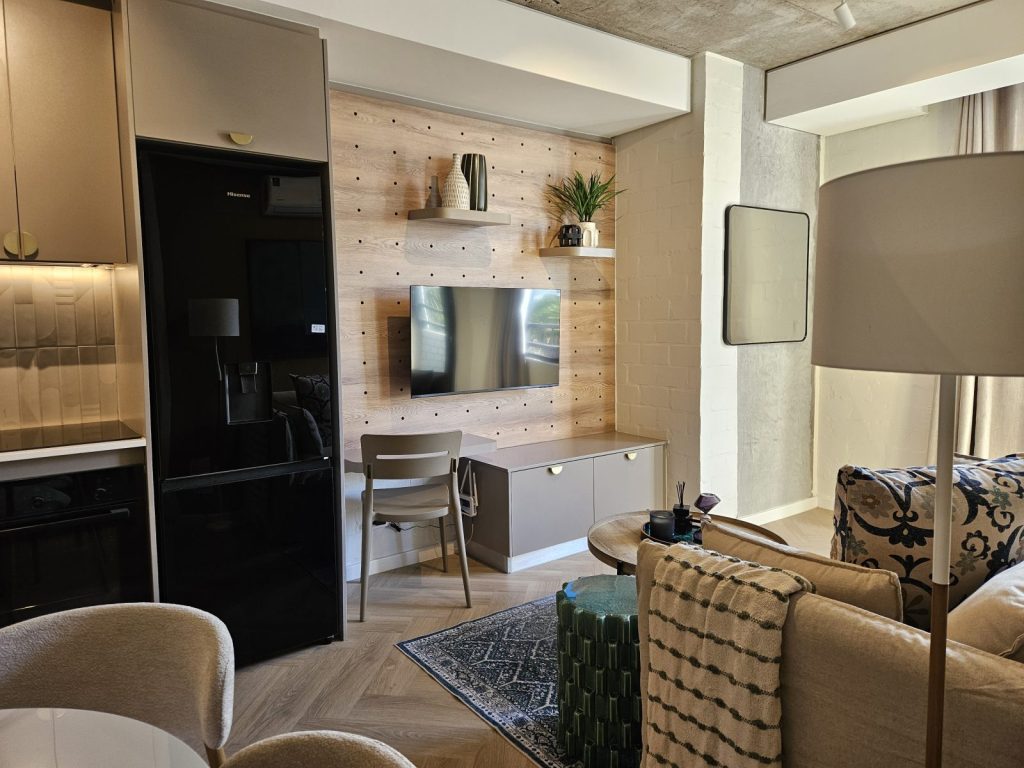 efb01cf3-afa1-4e17-940b-60f4756d6f53