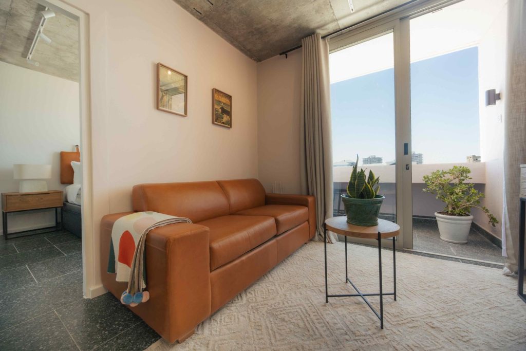 f7a7f458-77c5-430d-8294-349885460974-1