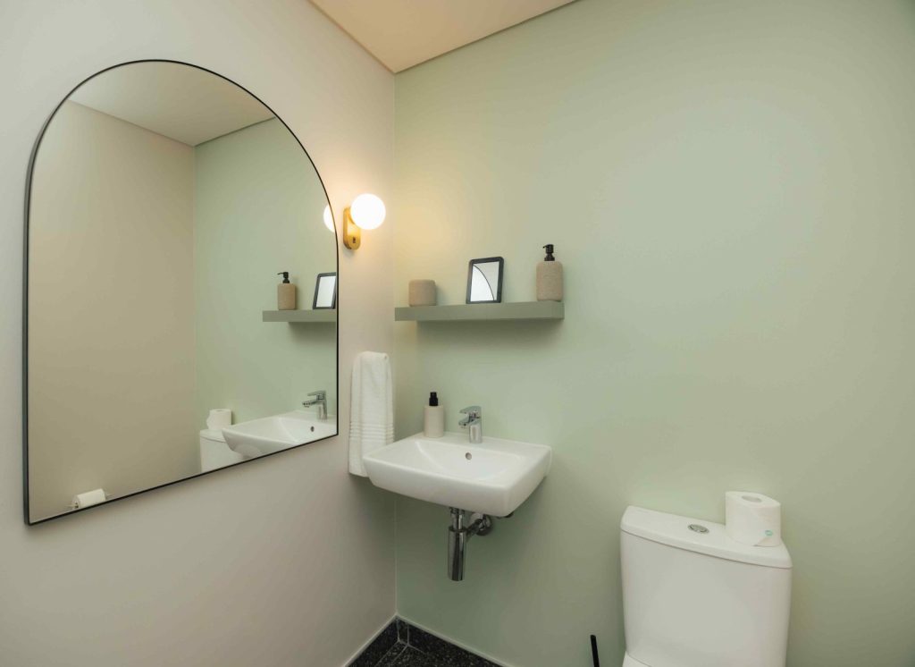 4a9676db-8a13-4c81-a639-93697249c596-1