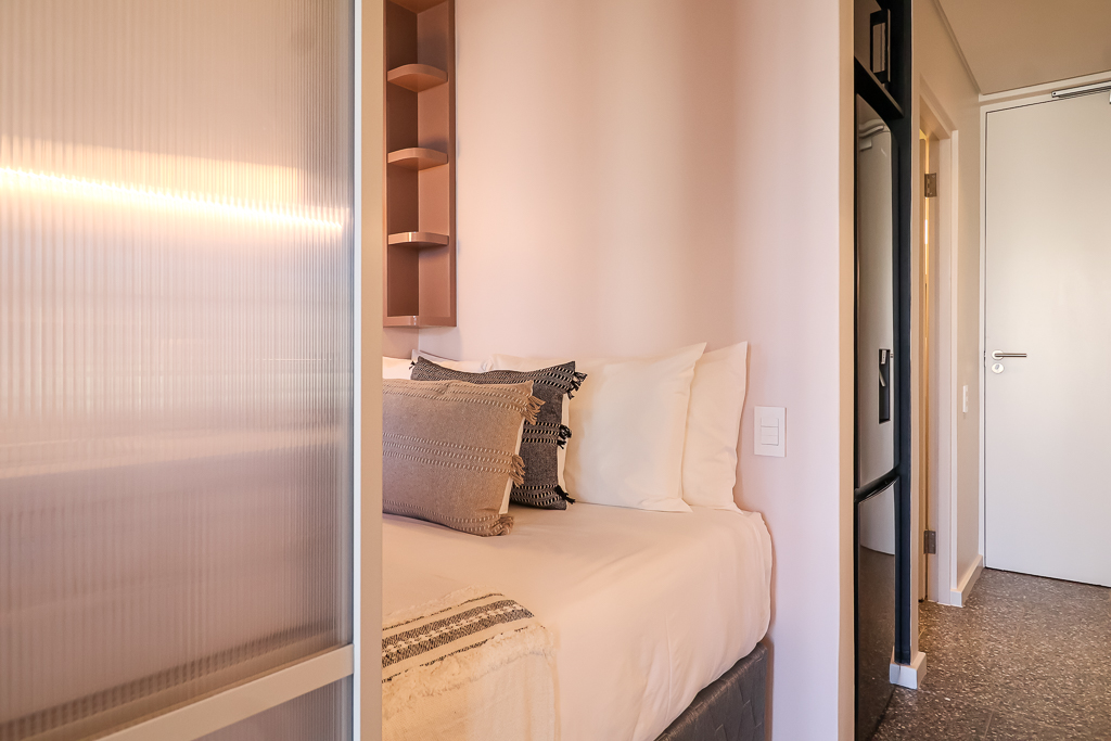 6271f212-9f1c-4e94-8f9d-340fa40e3862-1